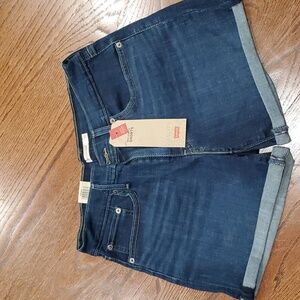 NWT Levi sculpt denim cut off shorts